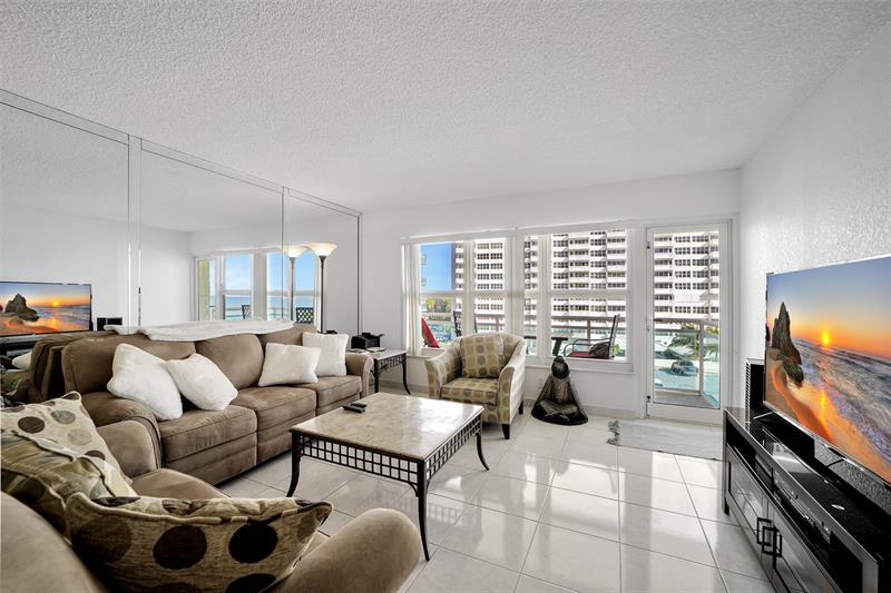 Image 19 of 38 For 3900 Galt Ocean Dr  415