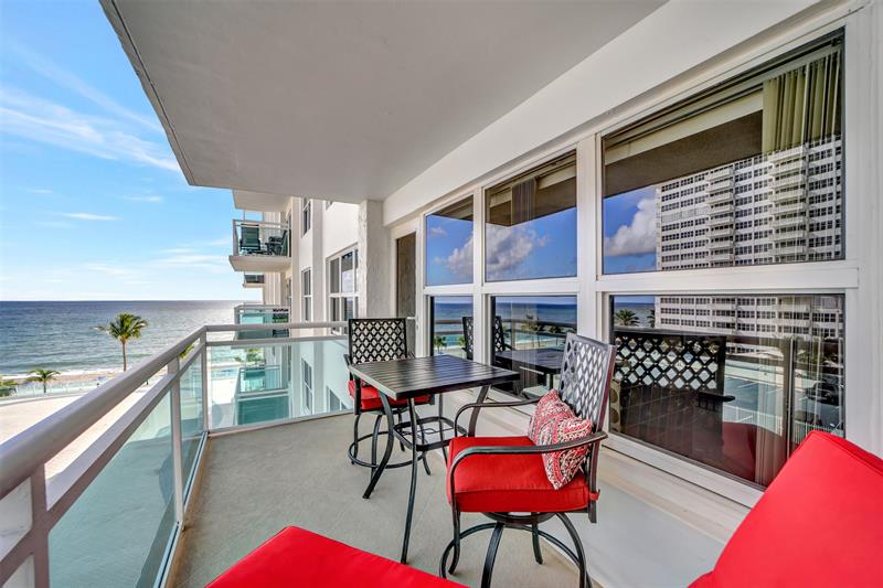 Image 24 of 38 For 3900 Galt Ocean Dr  415