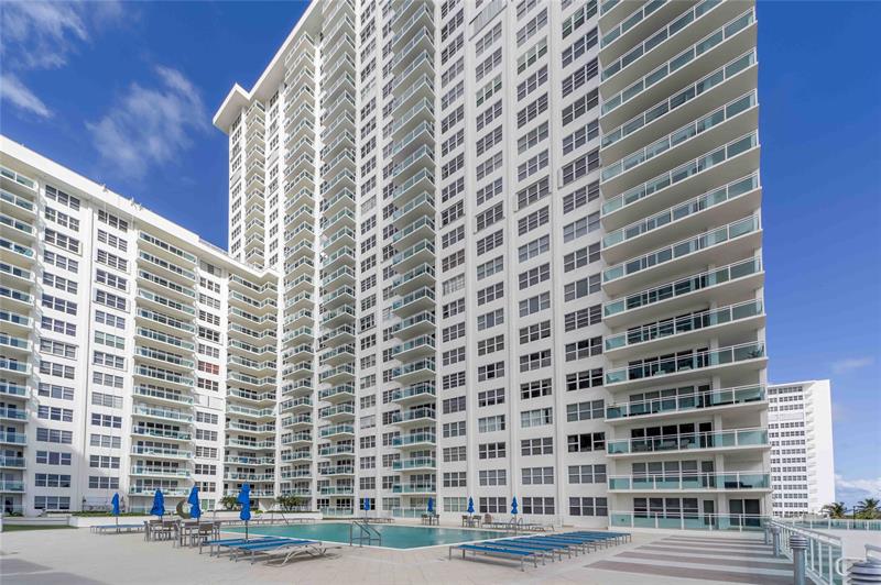 Image 3 of 38 For 3900 Galt Ocean Dr  415