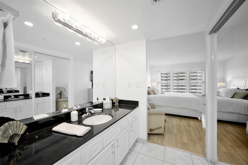 Image 33 of 38 For 3900 Galt Ocean Dr  415