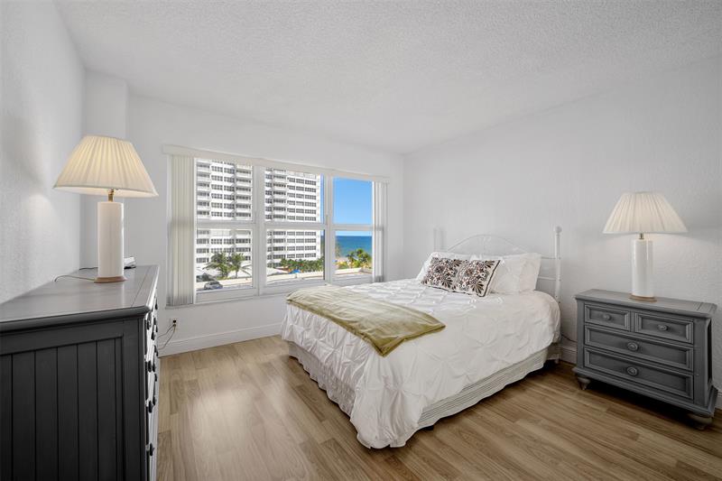 Image 35 of 38 For 3900 Galt Ocean Dr  415