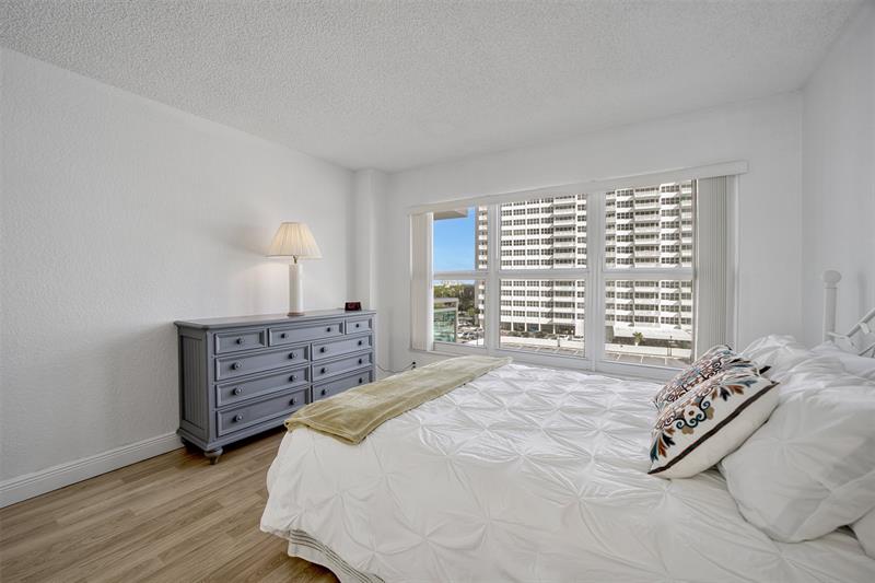 Image 37 of 38 For 3900 Galt Ocean Dr  415