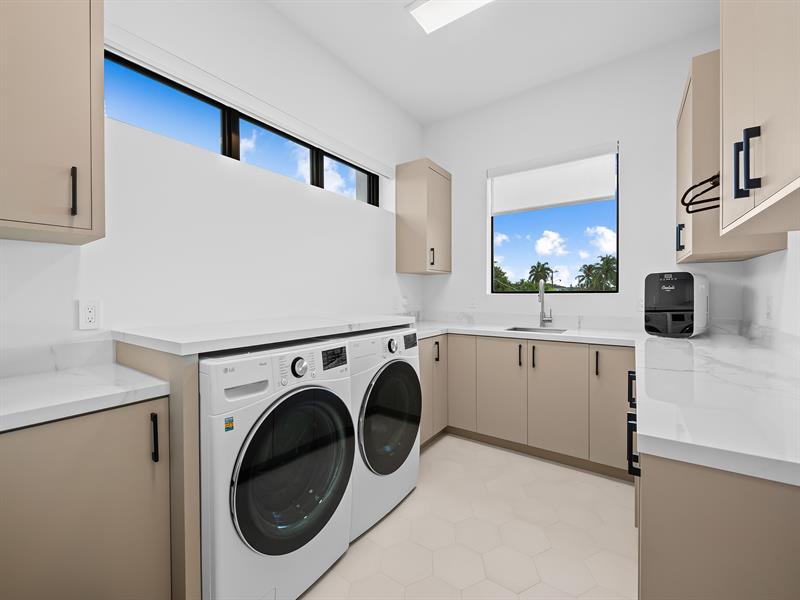 Image 22 of 45 For 2420 48th St