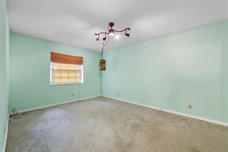 Image 16 of 24 For 7556 Stirling Rd  124