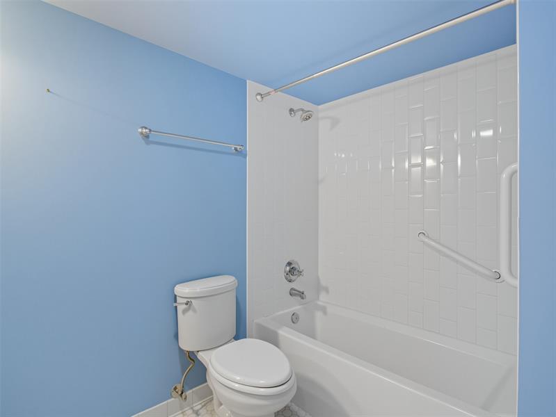 Image 20 of 24 For 7556 Stirling Rd  124