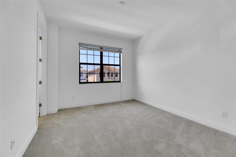 Image 25 of 43 For 8835 37th Dr