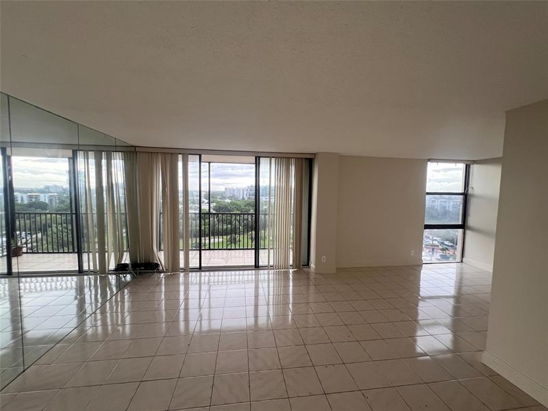 Image 3 of 13 For 20335 Country Club Dr  1101