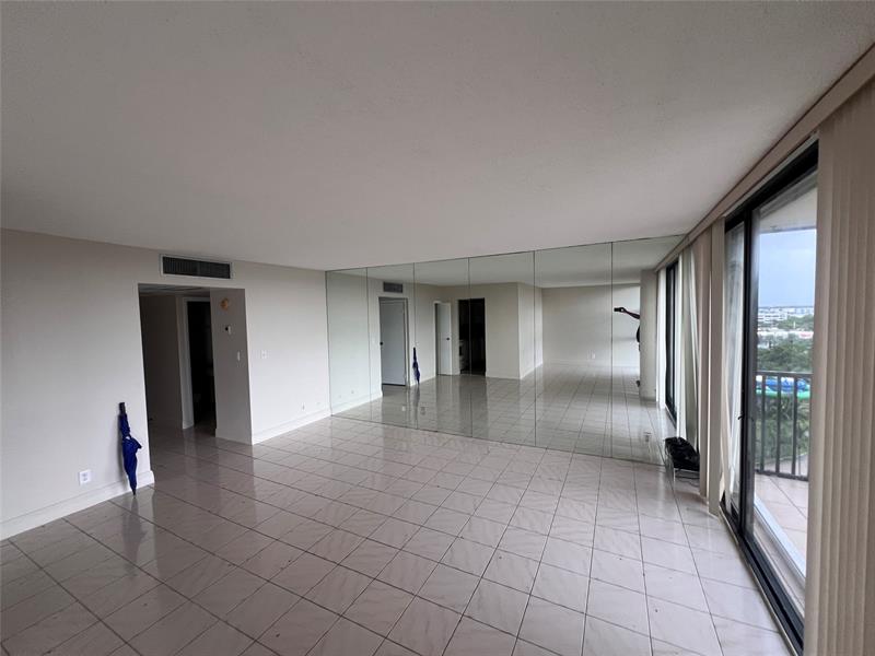 Image 4 of 13 For 20335 Country Club Dr  1101