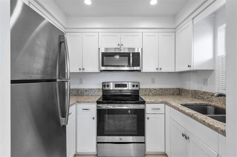 Image 12 of 35 For 6520 Ocean Blvd  22