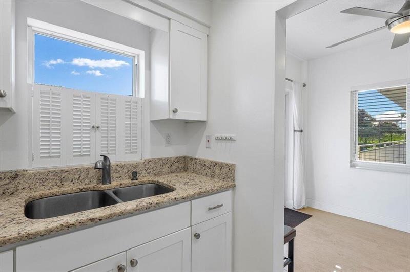 Image 13 of 35 For 6520 Ocean Blvd  22