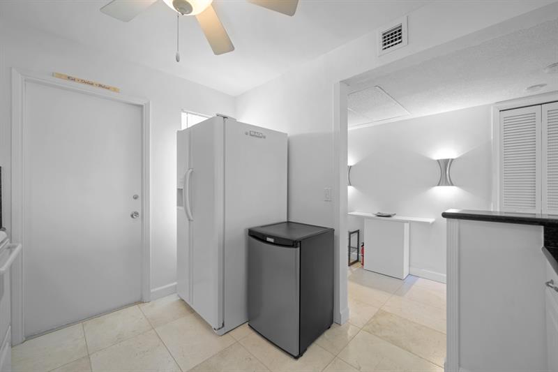 Image 10 of 38 For 2901 Palm Aire Dr  502