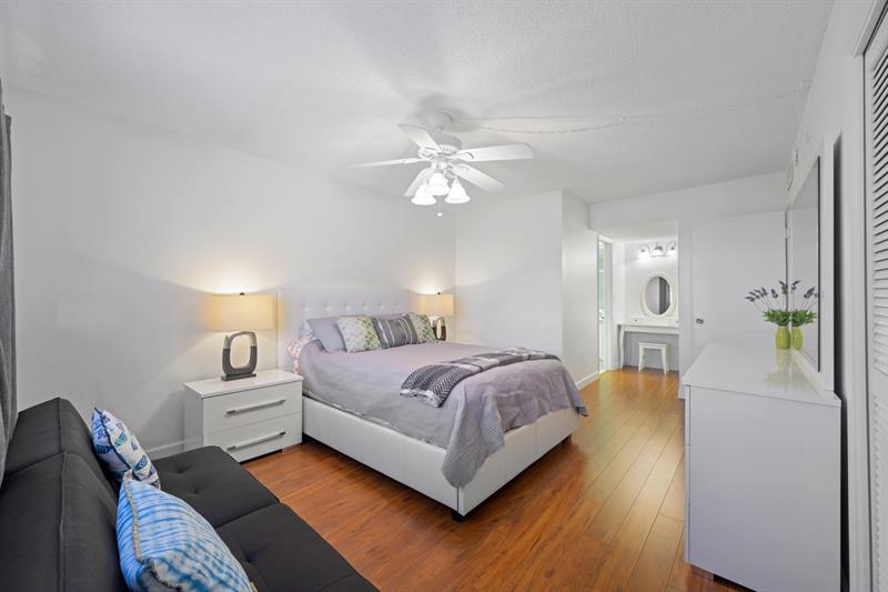 Image 13 of 38 For 2901 Palm Aire Dr  502