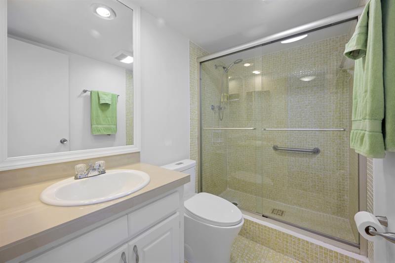 Image 16 of 38 For 2901 Palm Aire Dr  502