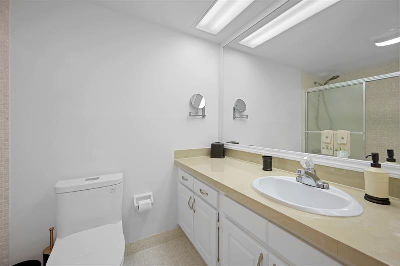 Image 17 of 38 For 2901 Palm Aire Dr  502