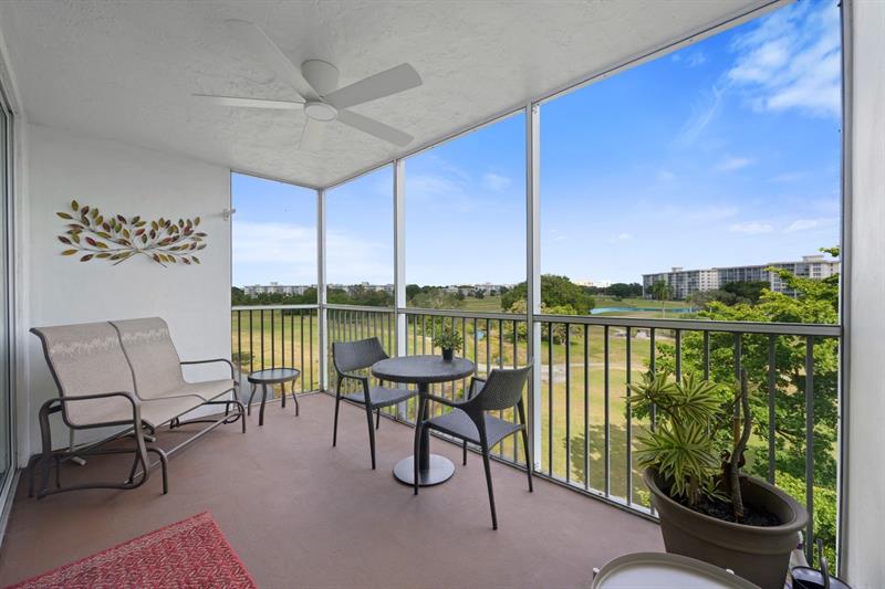 Image 18 of 38 For 2901 Palm Aire Dr  502