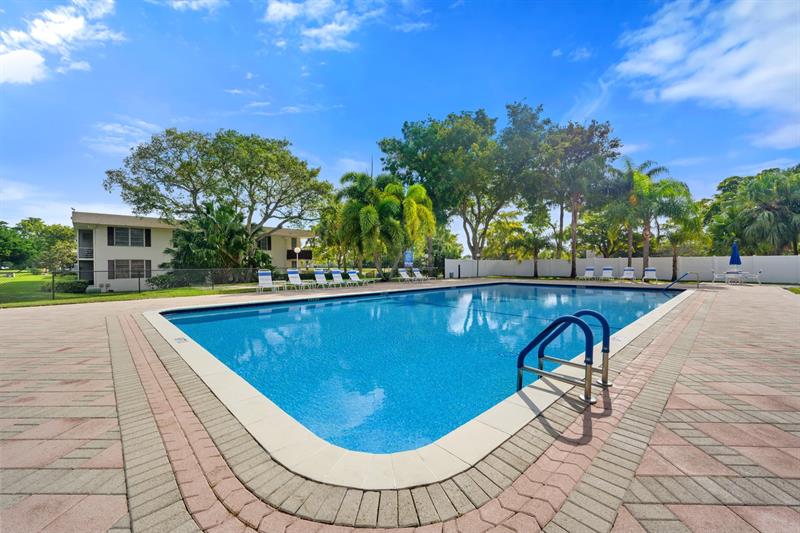 Image 22 of 38 For 2901 Palm Aire Dr  502