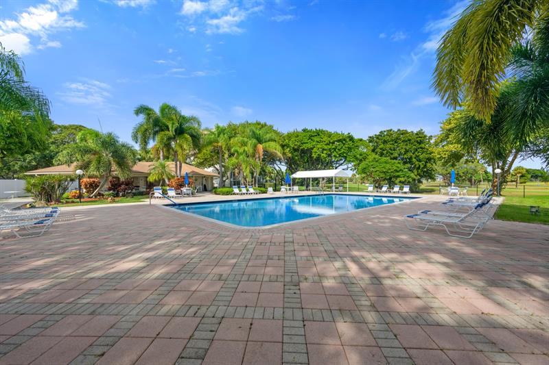 Image 23 of 38 For 2901 Palm Aire Dr  502