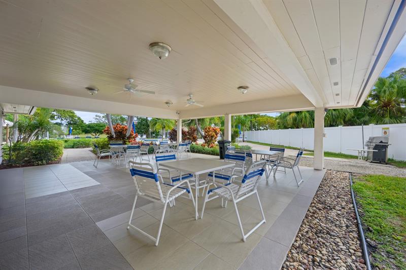 Image 25 of 38 For 2901 Palm Aire Dr  502