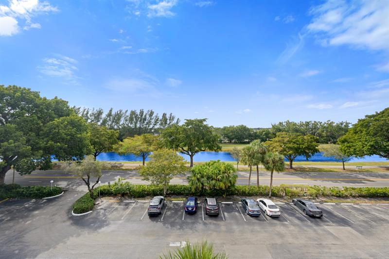 Image 32 of 38 For 2901 Palm Aire Dr  502