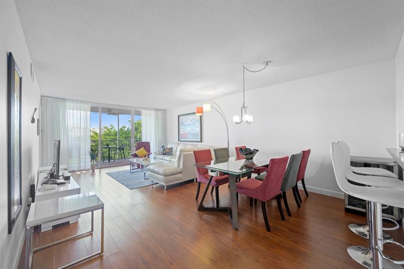 Image 4 of 38 For 2901 Palm Aire Dr  502