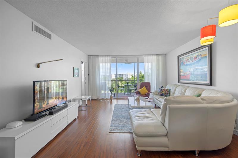 Image 5 of 38 For 2901 Palm Aire Dr  502