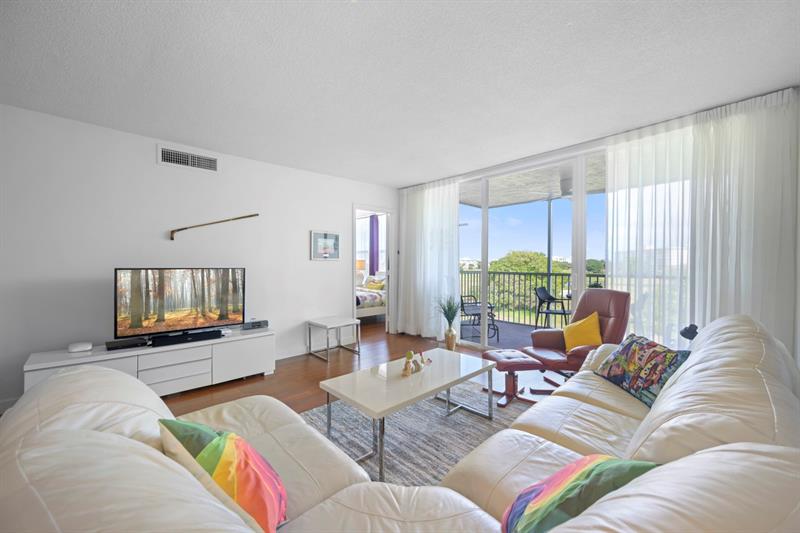 Image 6 of 38 For 2901 Palm Aire Dr  502