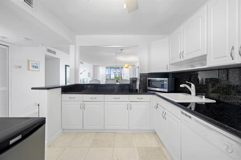 Image 9 of 38 For 2901 Palm Aire Dr  502