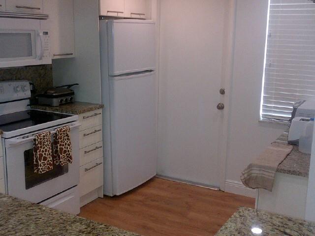 Image 4 of 15 For 3051 Palm Aire Dr  102