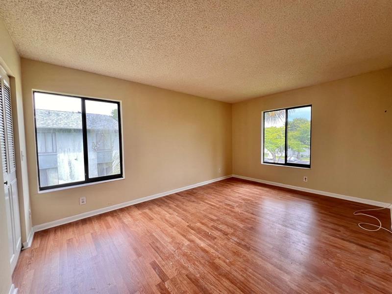 Image 15 of 28 For 1009 Green Pine Blvd  H3