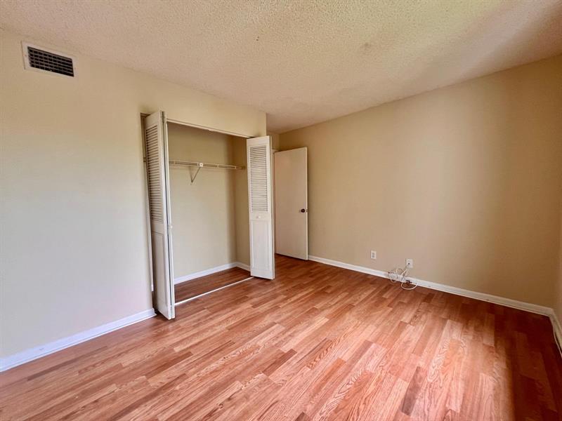 Image 16 of 28 For 1009 Green Pine Blvd  H3