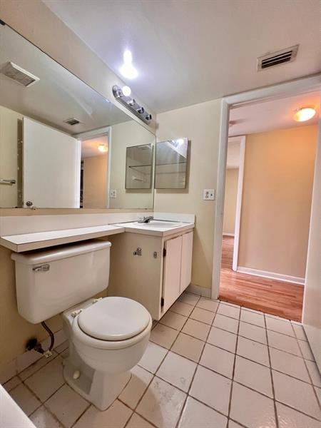 Image 18 of 28 For 1009 Green Pine Blvd  H3