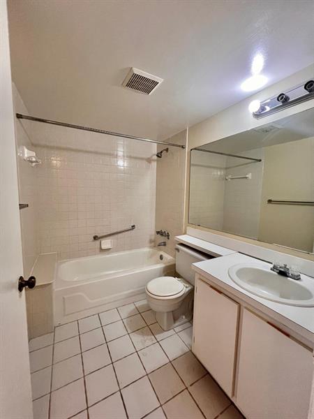 Image 19 of 28 For 1009 Green Pine Blvd  H3