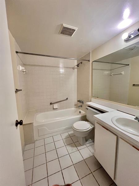 Image 25 of 28 For 1009 Green Pine Blvd  H3