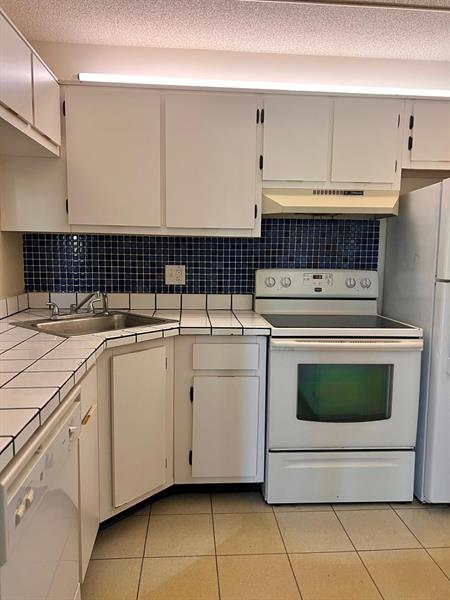 Image 7 of 28 For 1009 Green Pine Blvd  H3