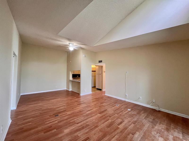 Image 8 of 28 For 1009 Green Pine Blvd  H3