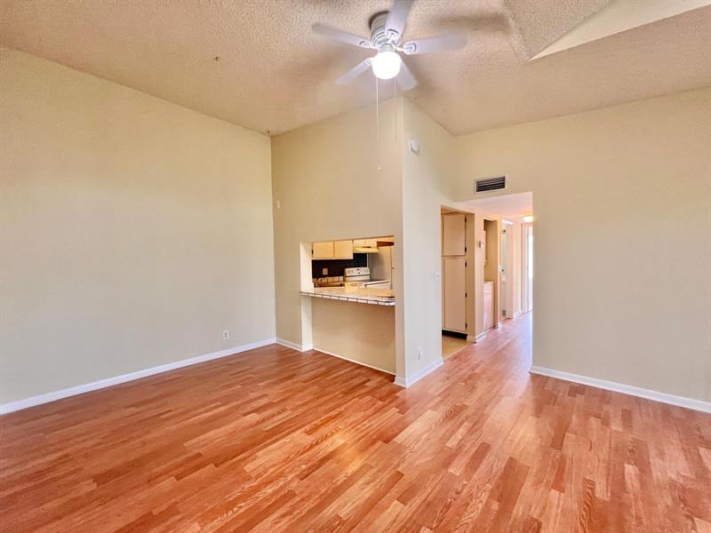 Image 9 of 28 For 1009 Green Pine Blvd  H3