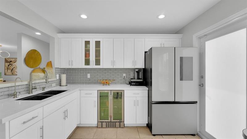 Image 14 of 31 For 713 6th St  