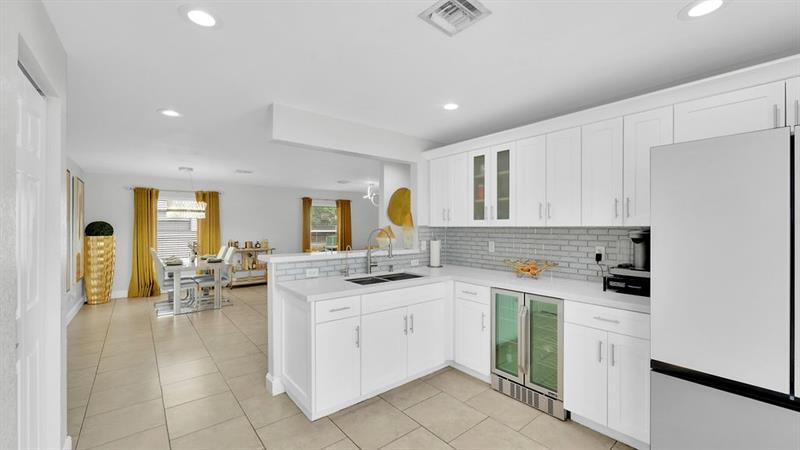 Image 17 of 31 For 713 6th St  