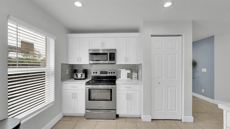 Image 18 of 31 For 713 6th St  