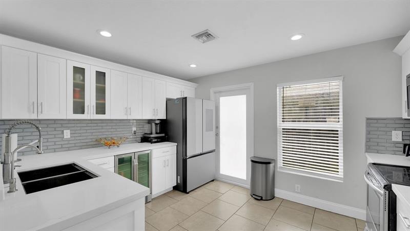 Image 19 of 31 For 713 6th St  