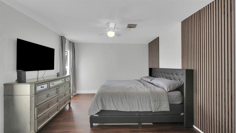 Image 21 of 31 For 713 6th St  