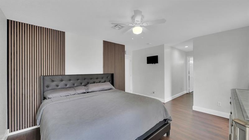 Image 22 of 31 For 713 6th St  