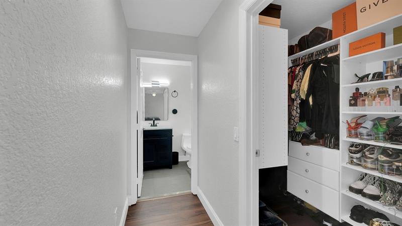 Image 23 of 31 For 713 6th St  