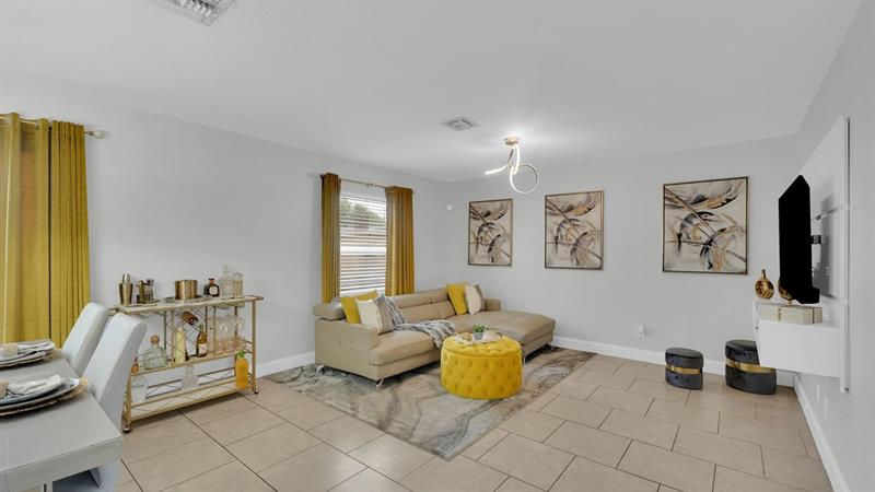 Image 7 of 31 For 713 6th St  