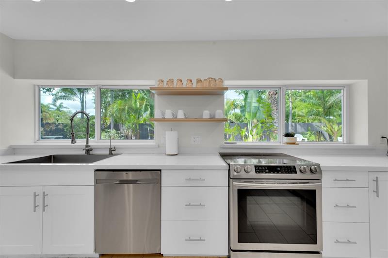Image 12 of 61 For 2633 3rd Ave