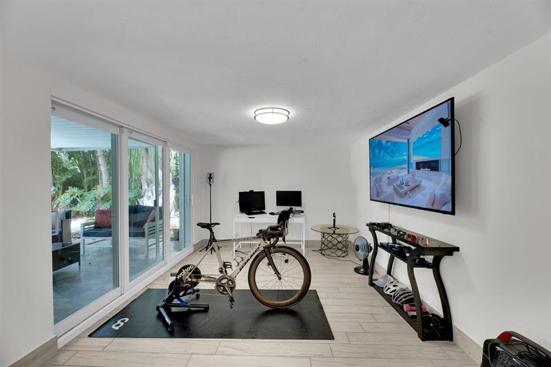Image 13 of 61 For 2633 3rd Ave