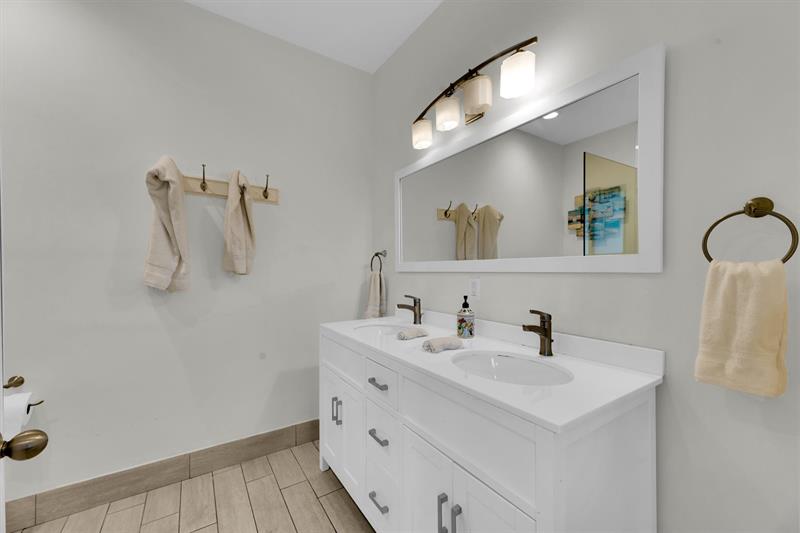 Image 16 of 61 For 2633 3rd Ave
