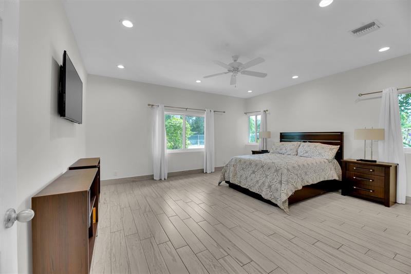 Image 18 of 61 For 2633 3rd Ave