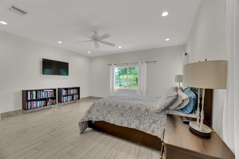 Image 19 of 61 For 2633 3rd Ave