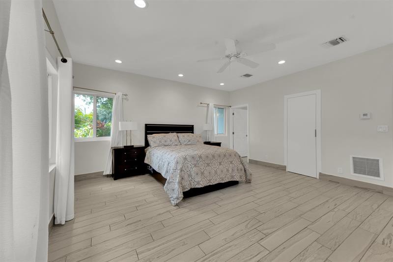 Image 20 of 61 For 2633 3rd Ave